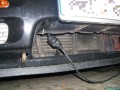 Das ist jetzt der Anschluss vorne am Auto. Der Stecker lässt sich hoch legen, damit er nicht permanent im (sicher oft nassen) Luftweg liegt und gammelt :)